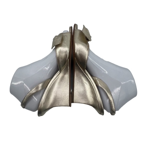 Manolo Blahnik Gold Bow Slingback Wedge Heeled Sandals Size 38 Women's - Picture 6 of 9